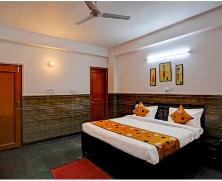 Hotel Aditya Residency Near Sector 63 Metro Station Noida Exterior foto