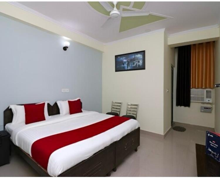 Hotel Aditya Residency Near Sector 63 Metro Station Noida Exterior foto