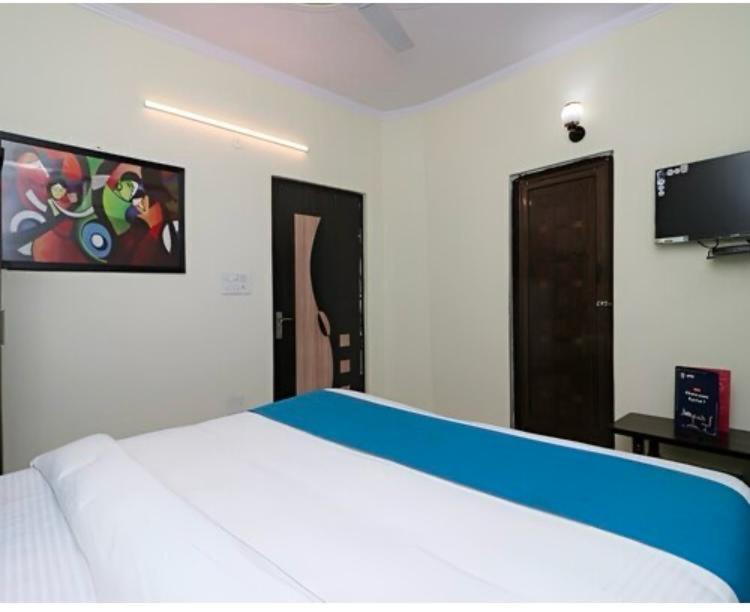 Hotel Aditya Residency Near Sector 63 Metro Station Noida Exterior foto