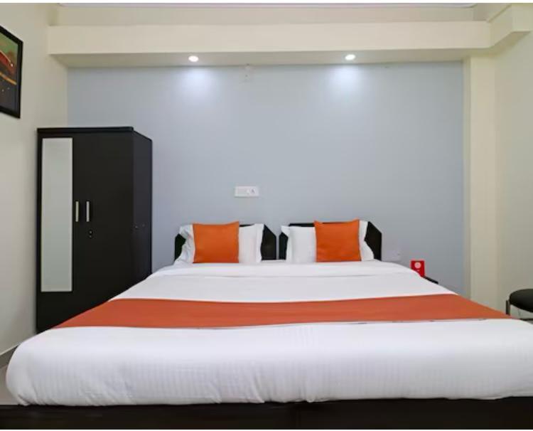Hotel Aditya Residency Near Sector 63 Metro Station Noida Exterior foto