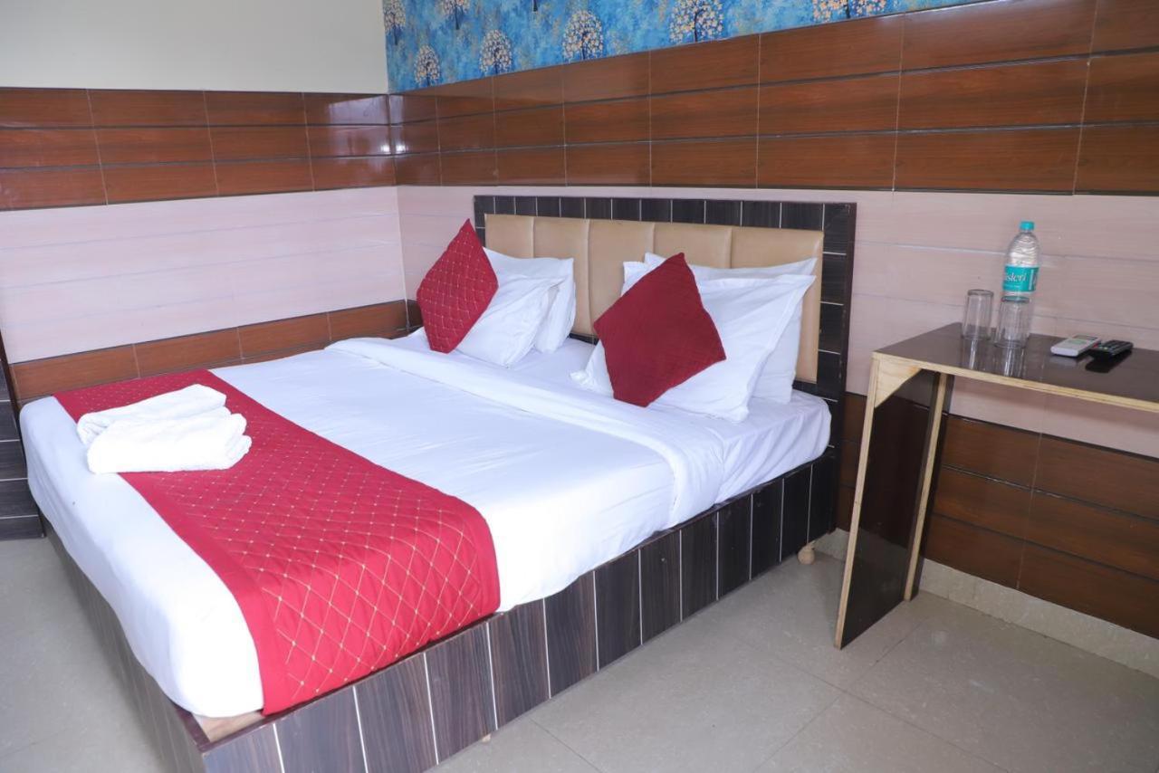 Hotel Aditya Residency Near Sector 63 Metro Station Noida Exterior foto