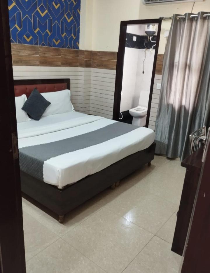 Hotel Aditya Residency Near Sector 63 Metro Station Noida Exterior foto