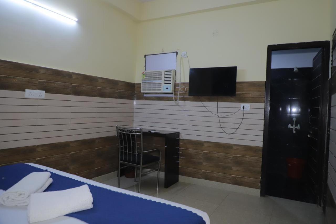 Hotel Aditya Residency Near Sector 63 Metro Station Noida Exterior foto