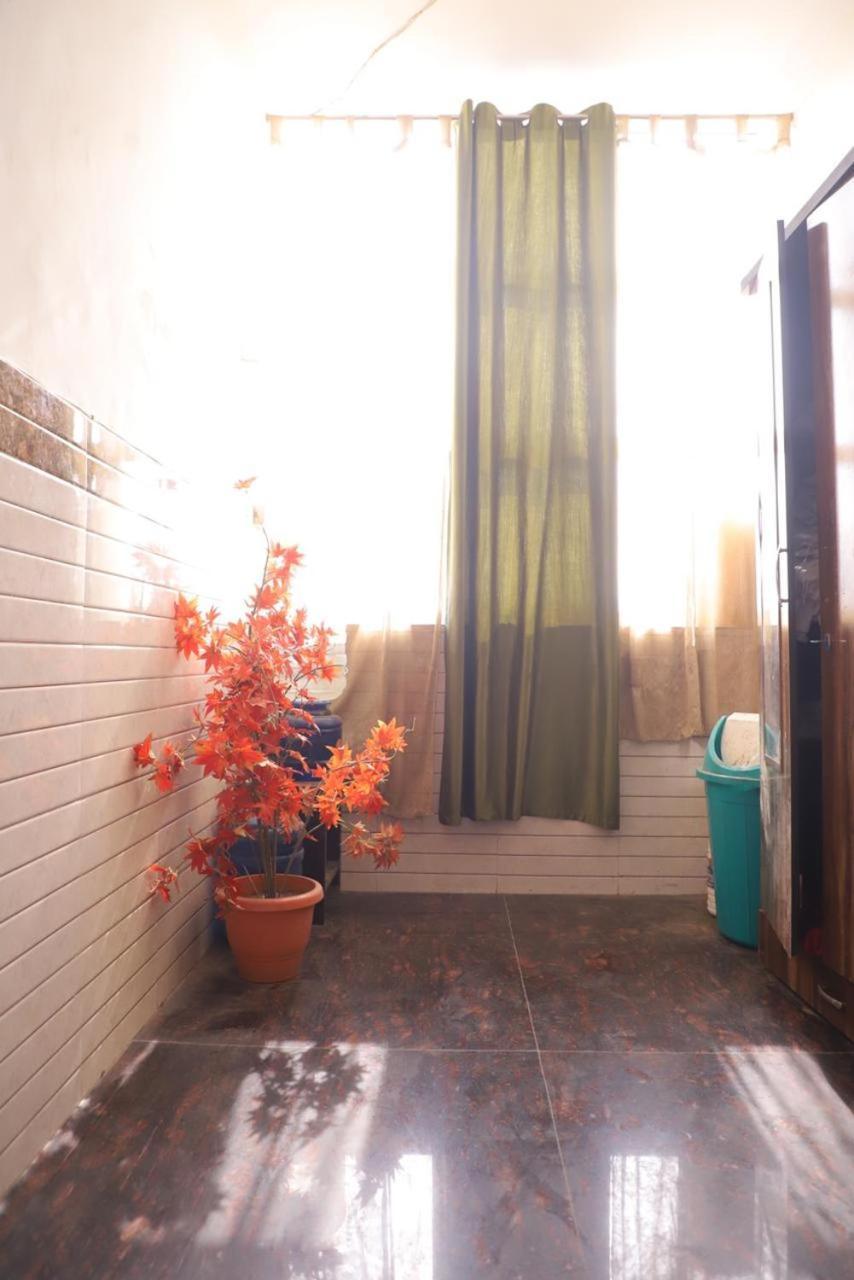 Hotel Aditya Residency Near Sector 63 Metro Station Noida Exterior foto