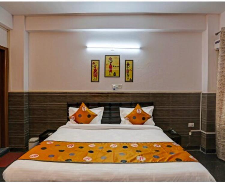 Hotel Aditya Residency Near Sector 63 Metro Station Noida Exterior foto